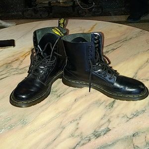 Black 10 eye docs